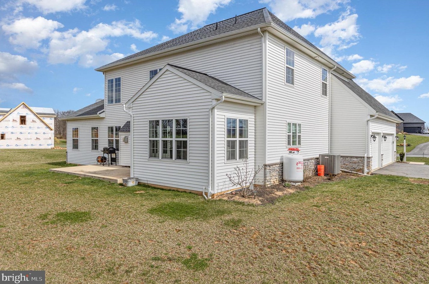 4 Peyton Dr, Carlisle PA  17015-8548 exterior