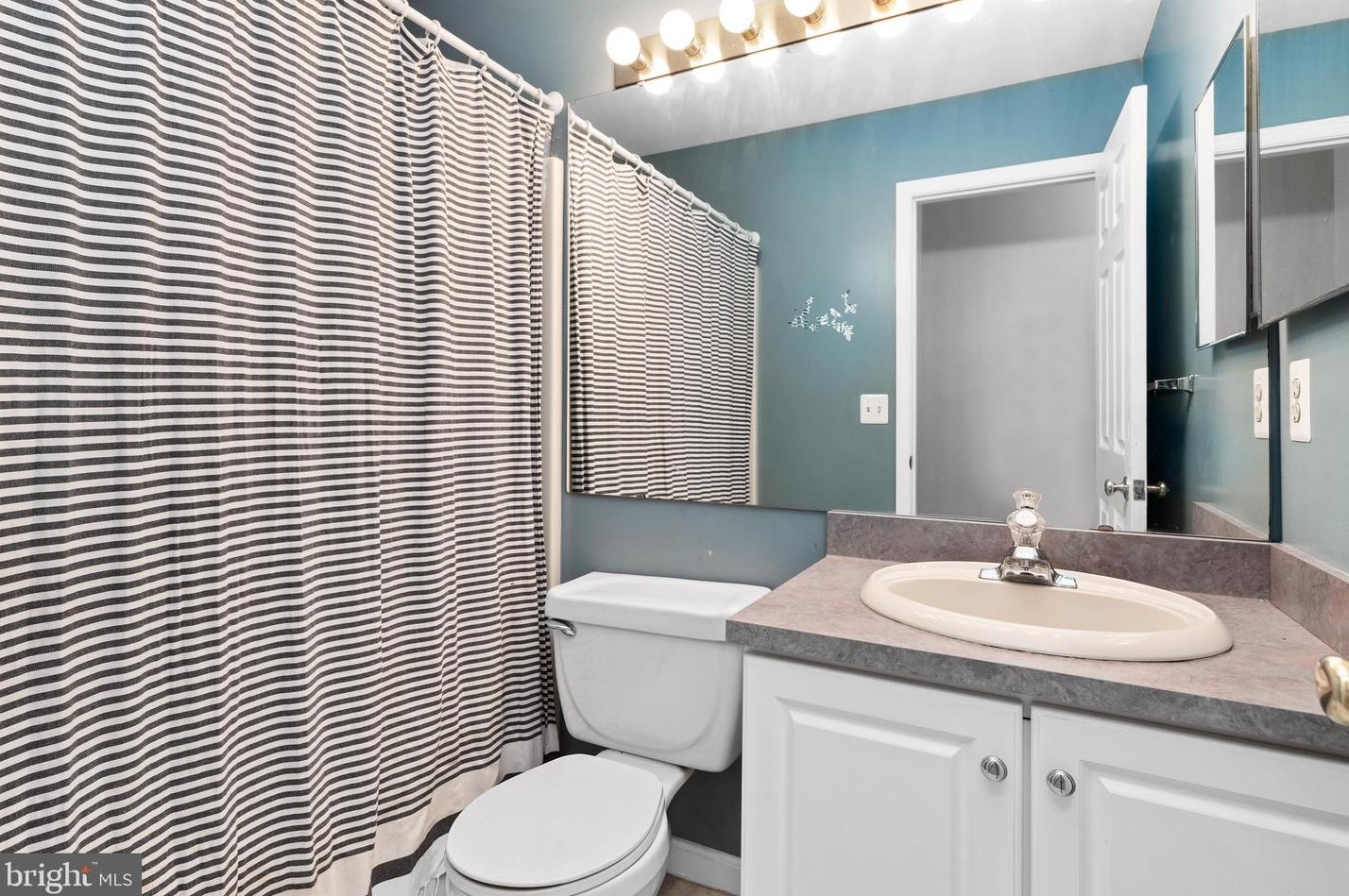 1484 Timber Brook Dr, Navy Sup Dpt PA  17050-9164 exterior