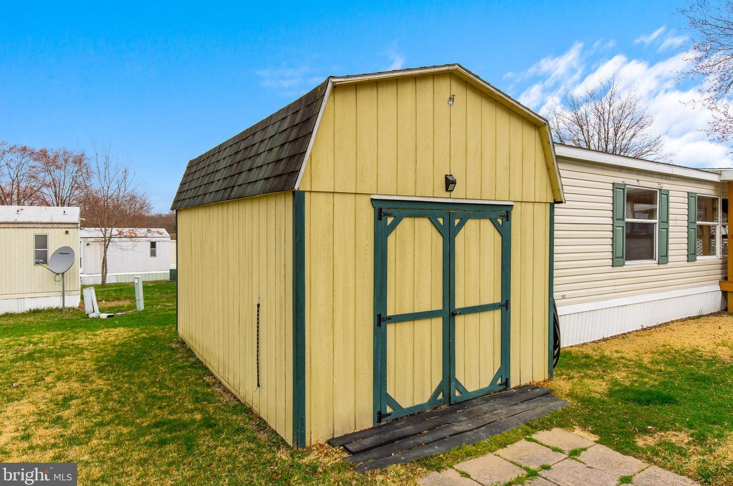 17 Cherry Ln, Carlisle PA 17015-7852 exterior