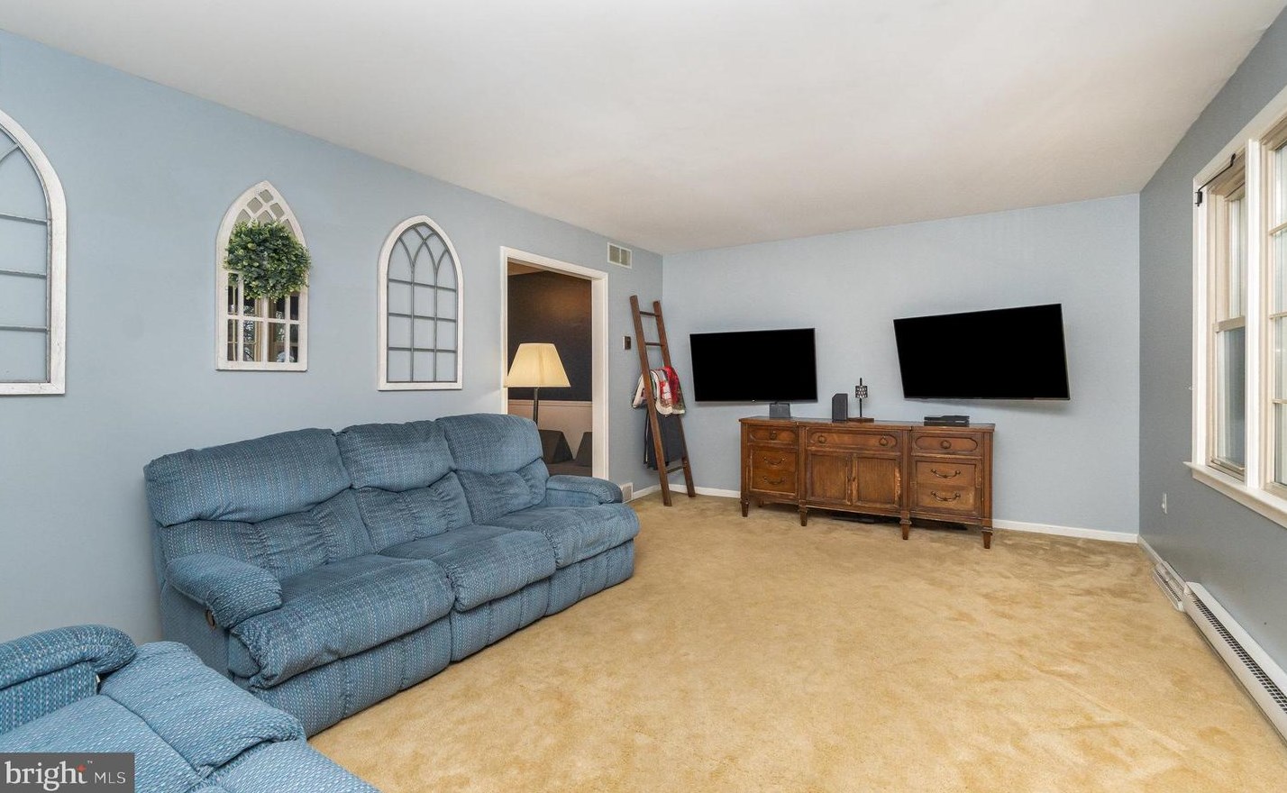 140 Hickory Rd, Carlisle PA  17015-9704 exterior