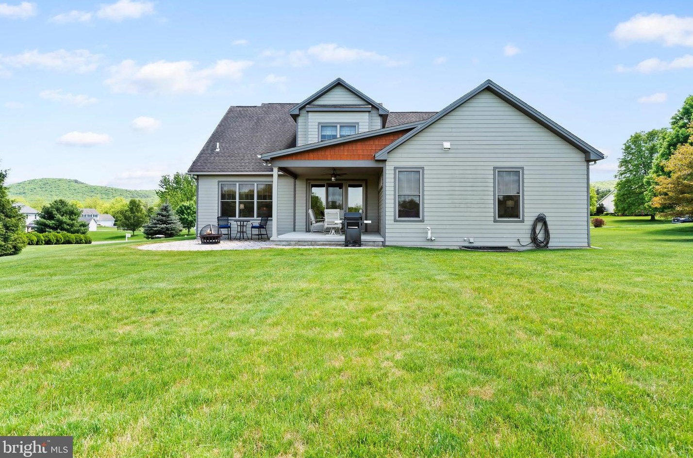 25 Morgan Dr, Carlisle PA  17015-7914 exterior