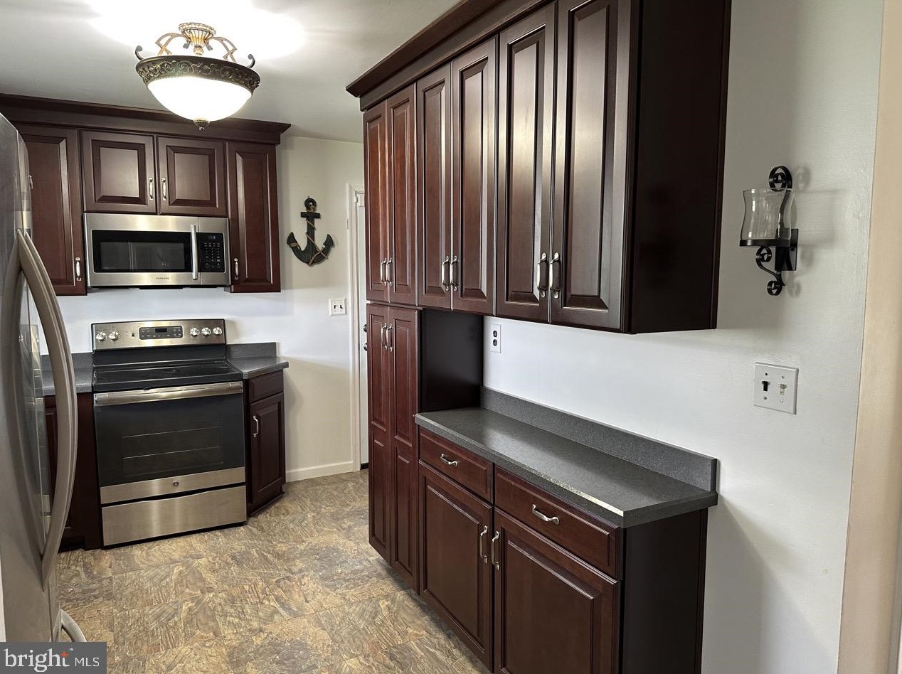 5216 Oxford Dr, Navy Sup Dpt PA  17055-3510 exterior