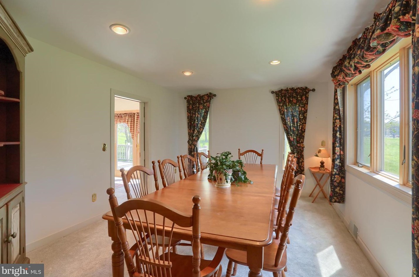 1207 Pheasant Dr, Carlisle PA 17013-1228 exterior