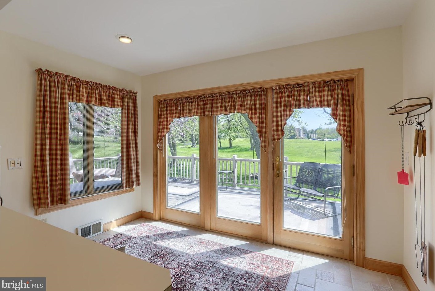 1207 Pheasant Dr, Carlisle PA 17013-1228 exterior