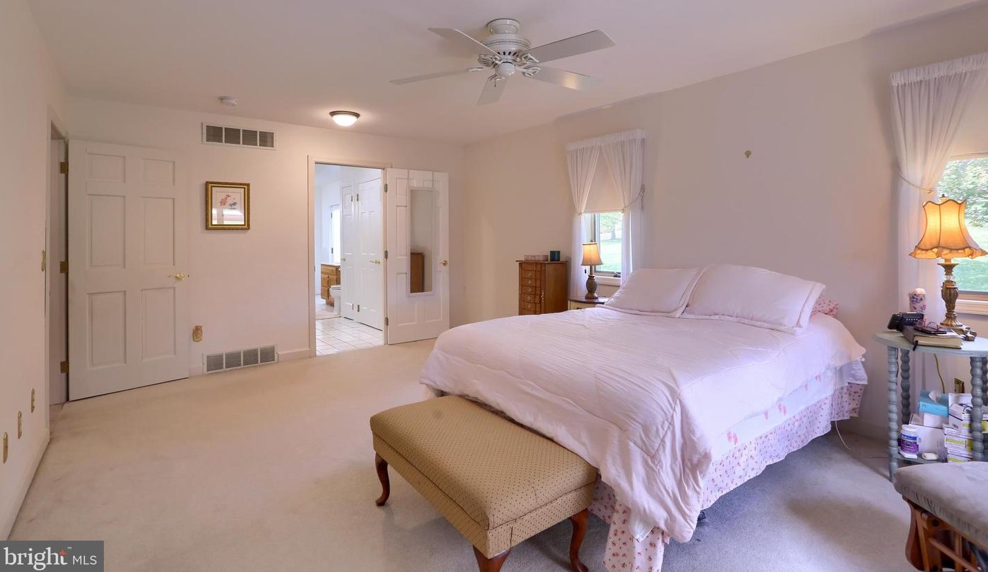 1207 Pheasant Dr, Carlisle PA 17013-1228 exterior