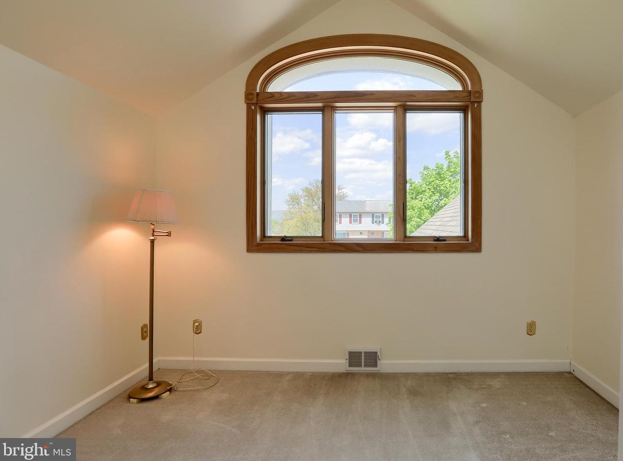 1207 Pheasant Dr, Carlisle PA 17013-1228 exterior