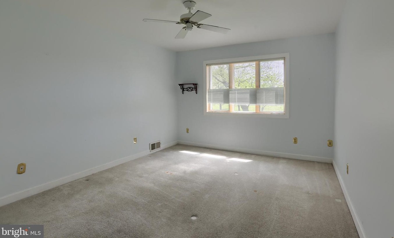 1207 Pheasant Dr, Carlisle PA 17013-1228 exterior