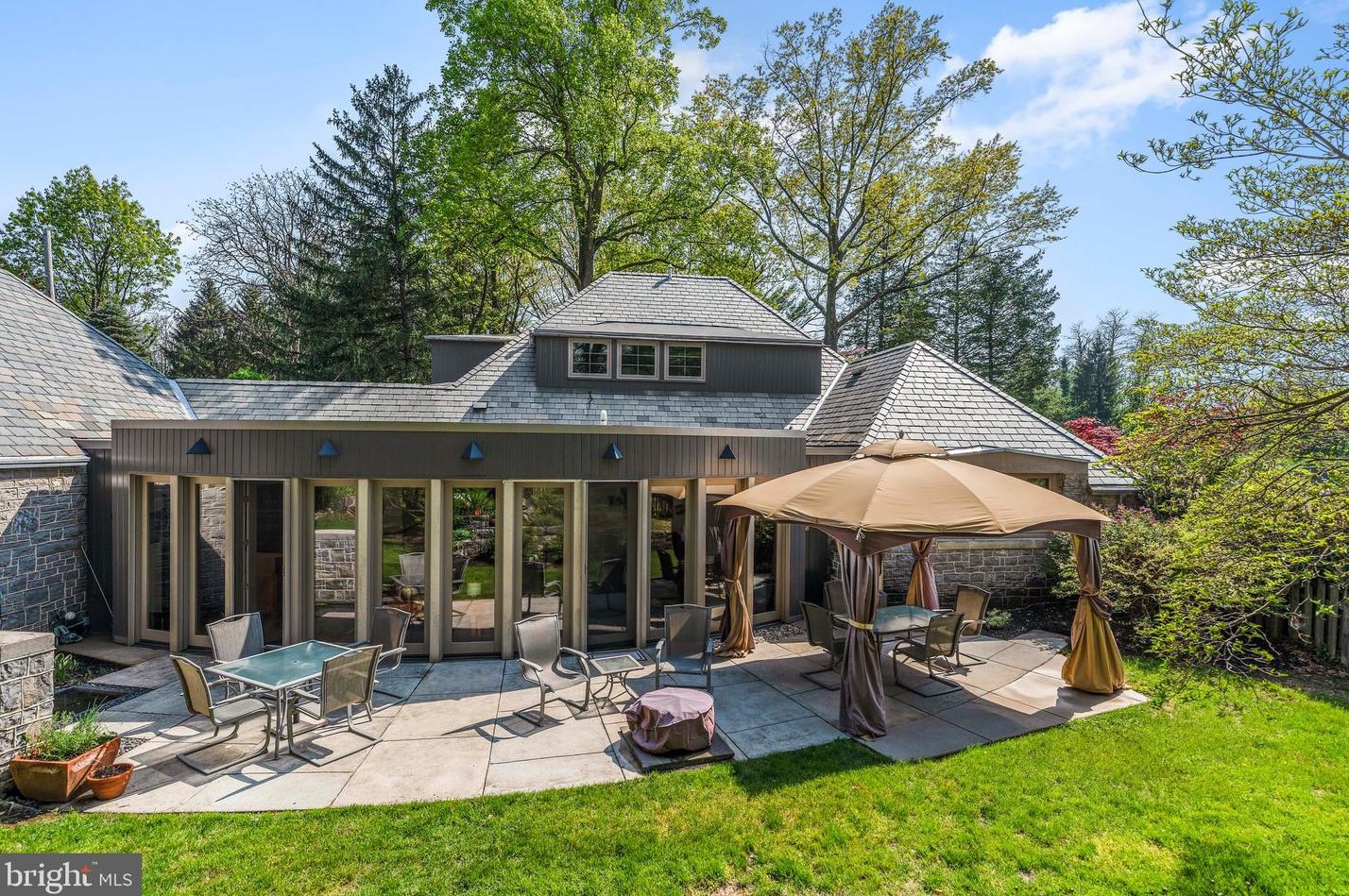433 Mooreland Ave, Carlisle PA  17013-3727 exterior