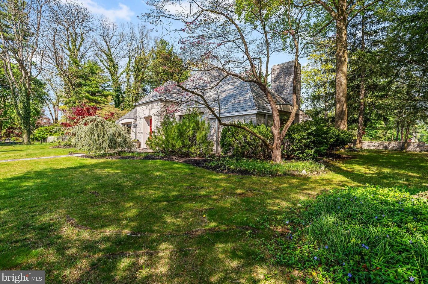 433 Mooreland Ave, Carlisle PA  17013-3727 exterior