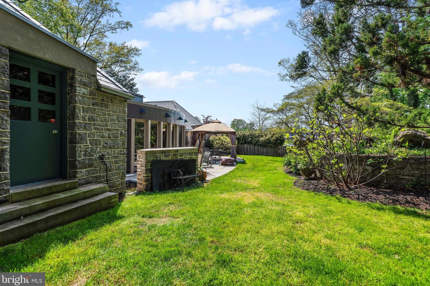 433 Mooreland Ave, Carlisle PA  17013-3727 exterior