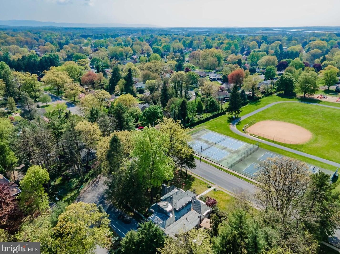 433 Mooreland Ave, Carlisle PA  17013-3727 exterior