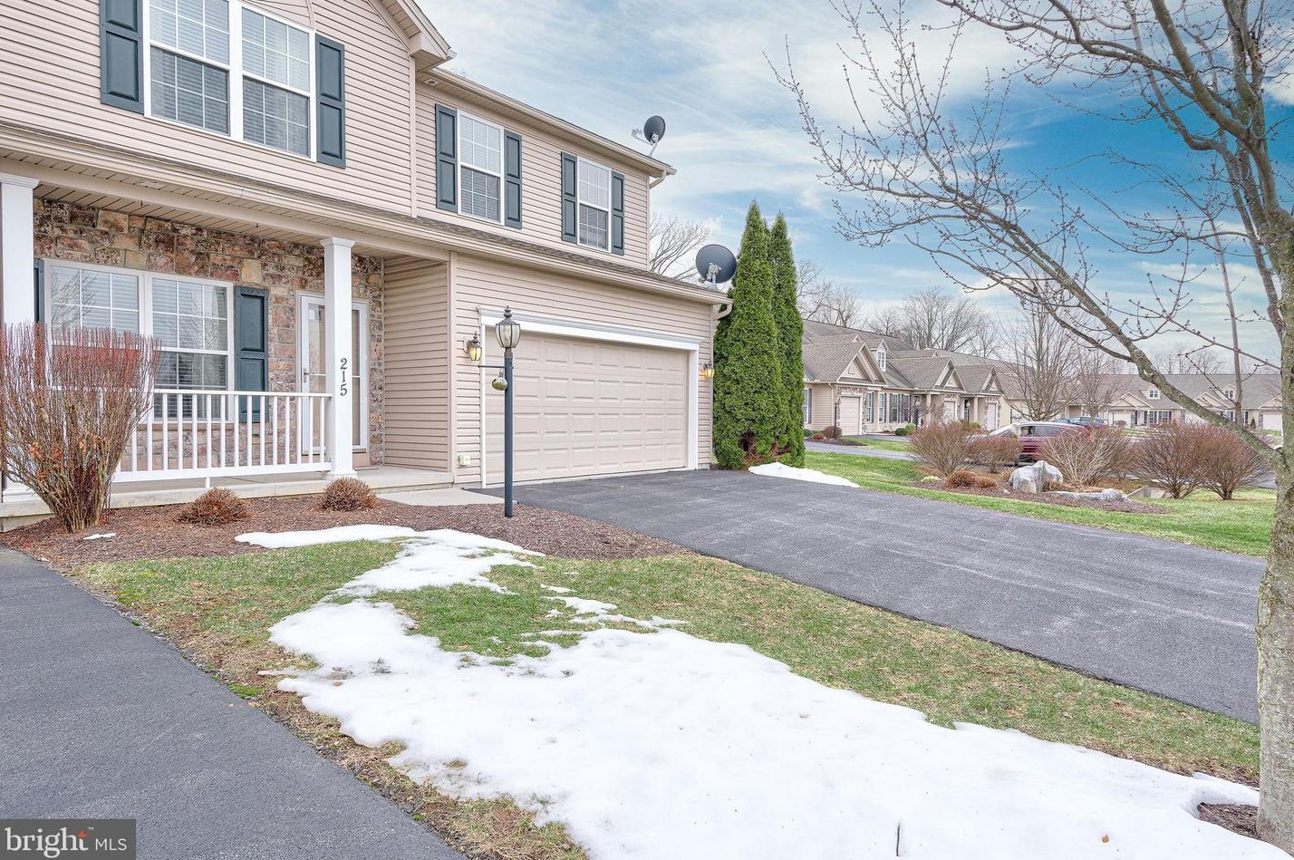 215 Stonehedge Dr, Carlisle, PA 17015
