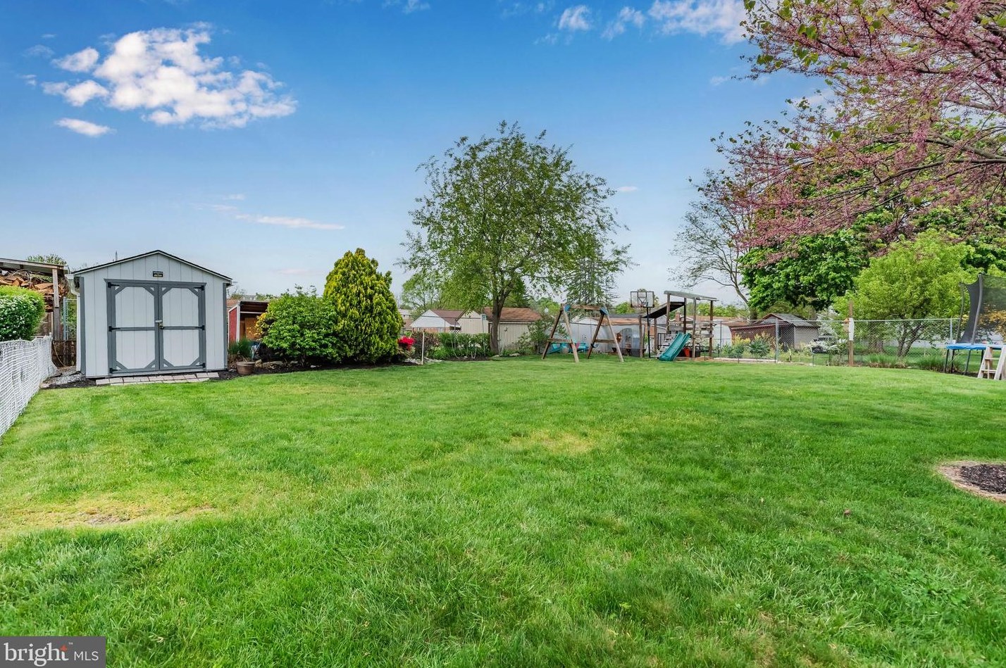 926 Gobin Dr, Carlisle PA 17013-1516 exterior