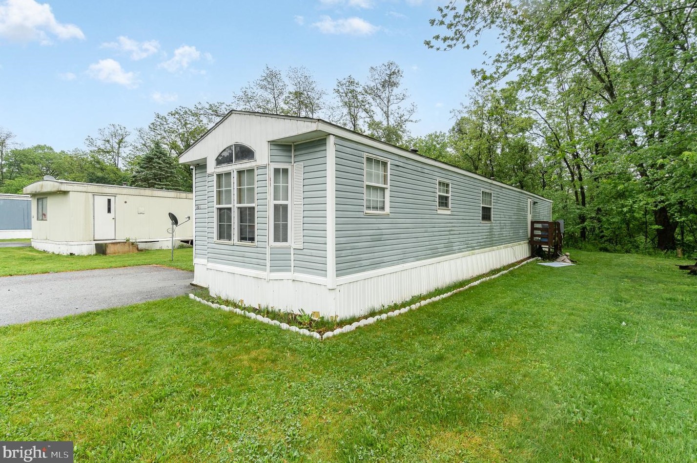 10 Amara Ln, Carlisle PA  17015-8819 exterior