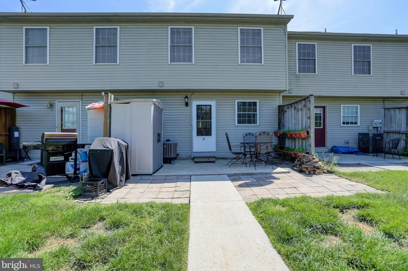 37 Partridge Cir, Carlisle PA  17013-8700 exterior