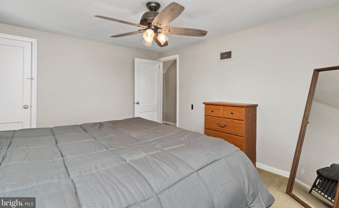 1902 Chatham Dr, Camp Hill PA  17011-5916 exterior