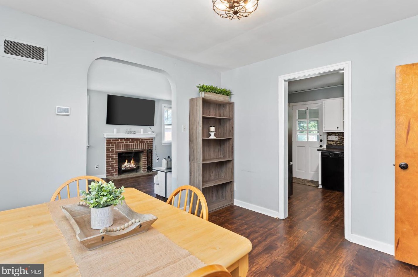 1902 Chatham Dr, Camp Hill PA  17011-5916 exterior