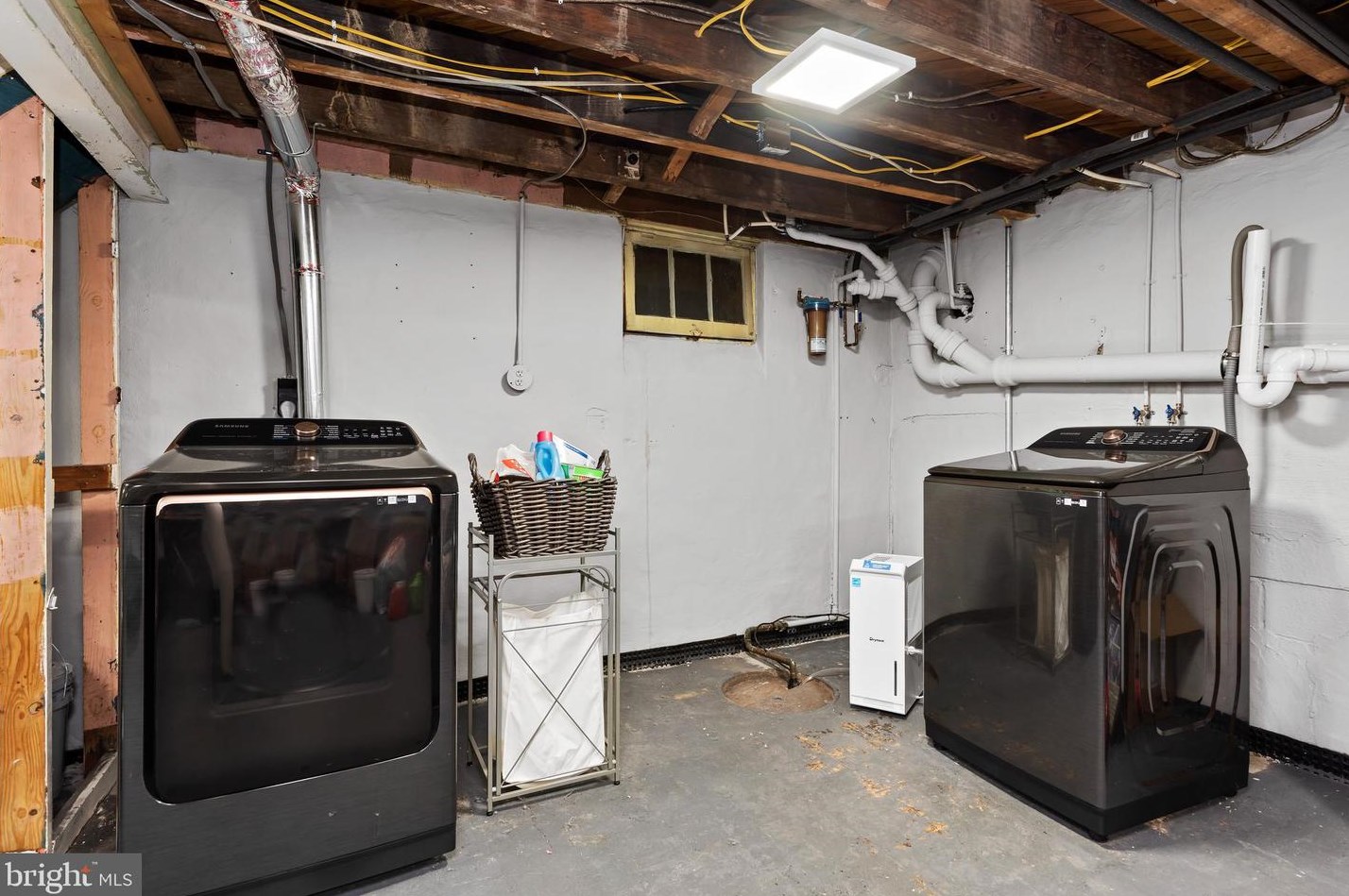 1902 Chatham Dr, Camp Hill PA  17011-5916 exterior