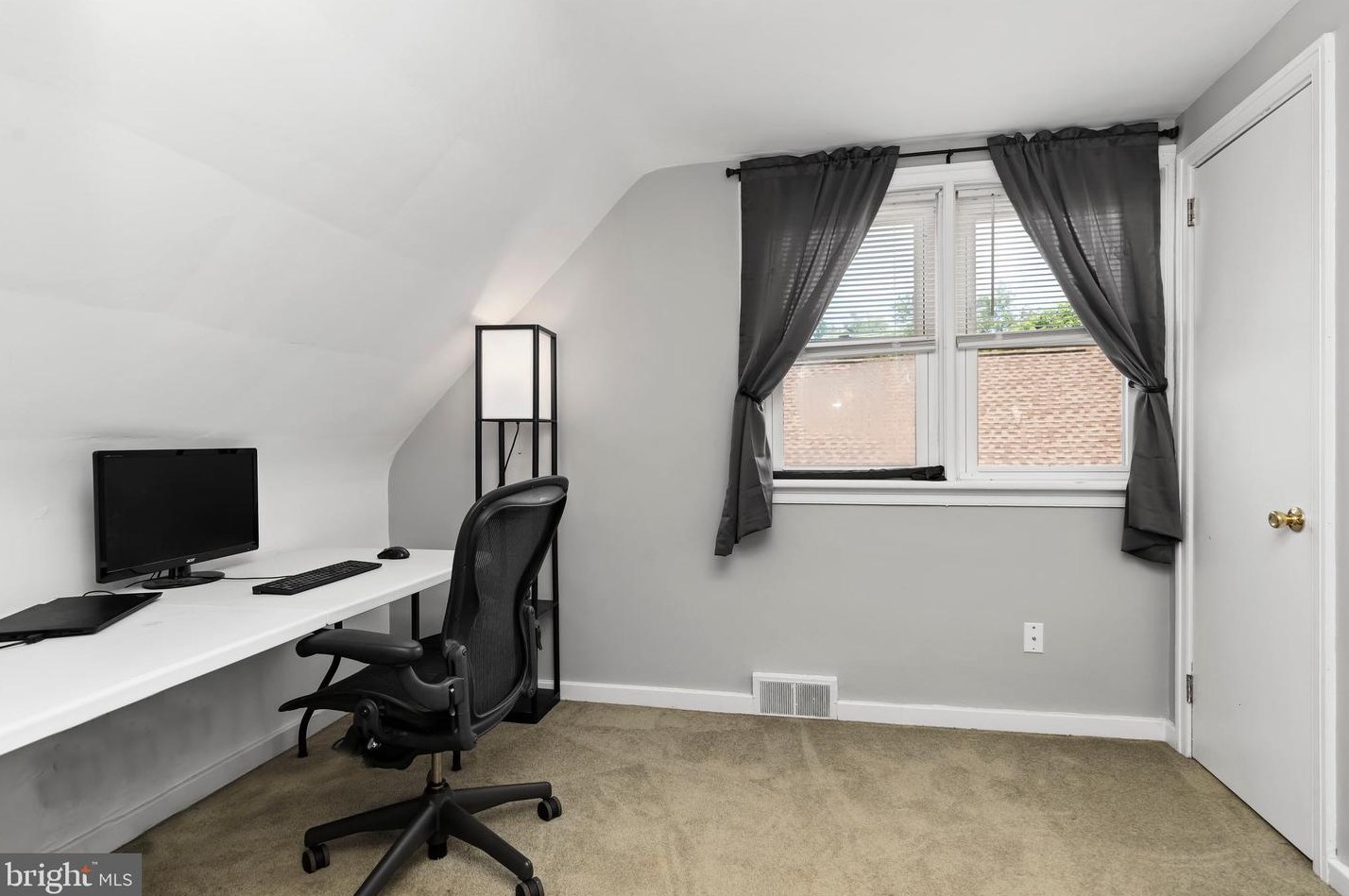 1902 Chatham Dr, Camp Hill PA  17011-5916 exterior