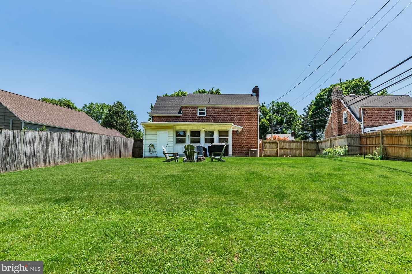 1902 Chatham Dr, Camp Hill PA  17011-5916 exterior