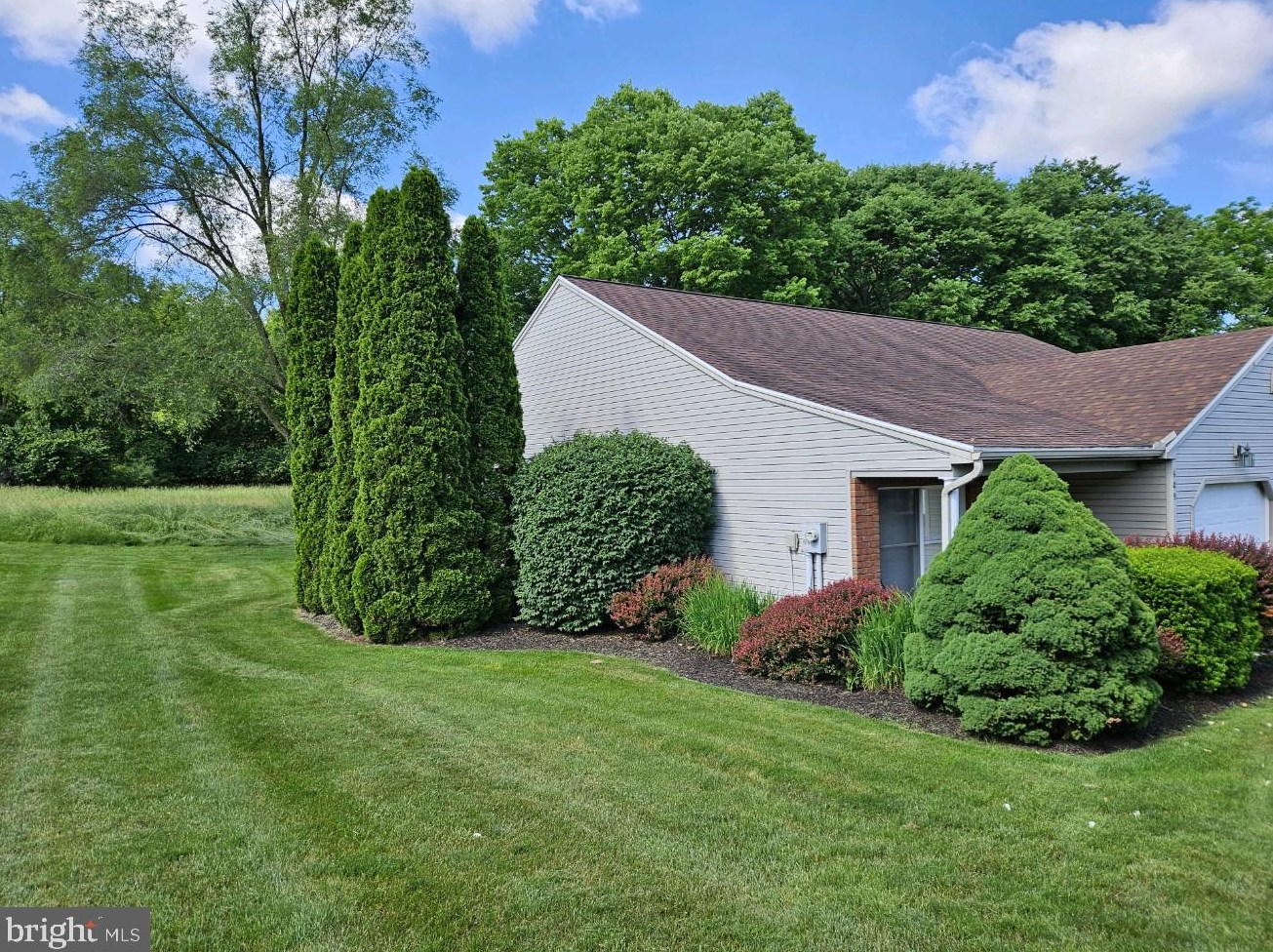 609 Ml Race Ct, Carlisle PA 17013-2531 exterior