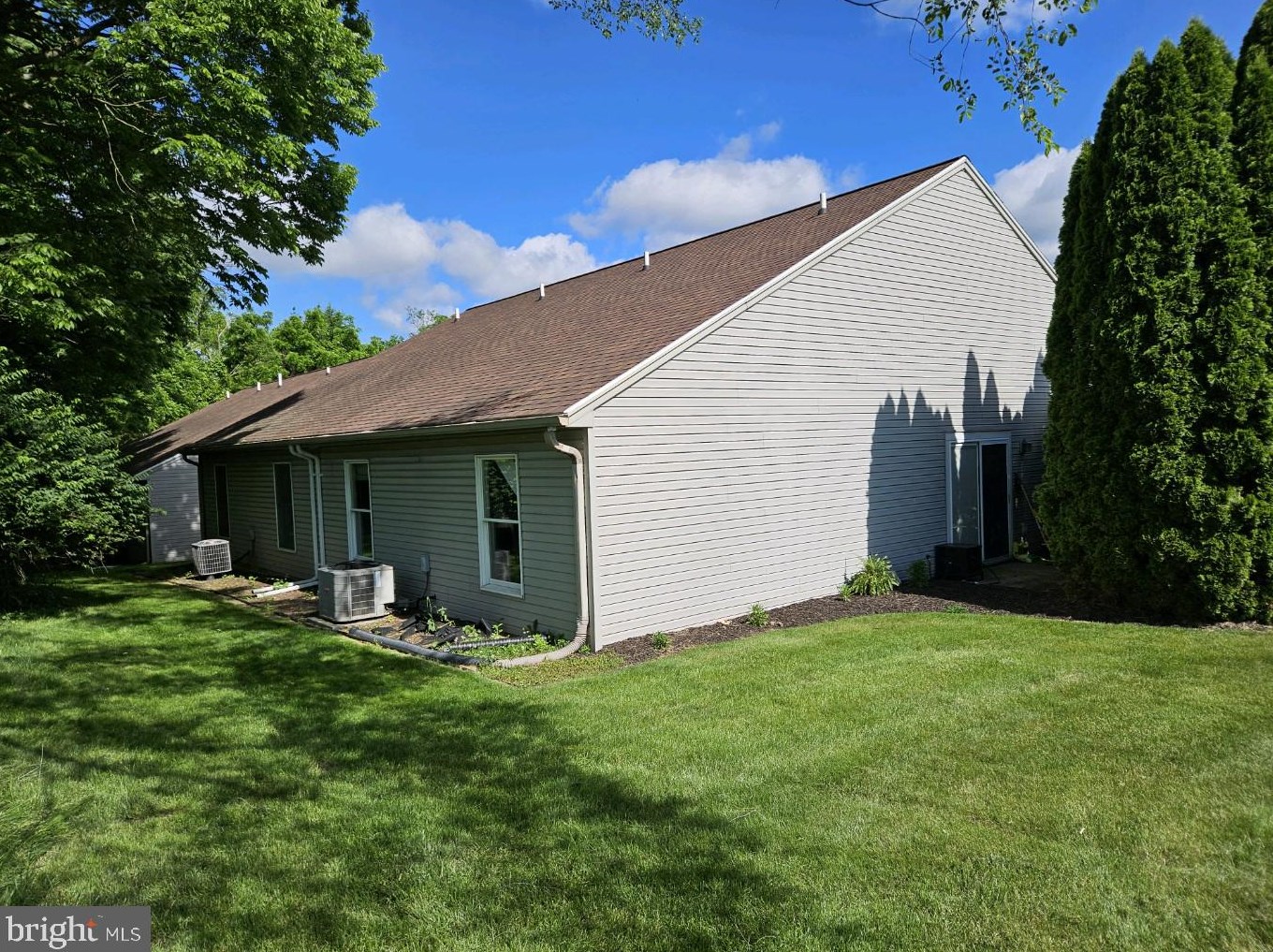 609 Ml Race Ct, Carlisle PA 17013-2531 exterior