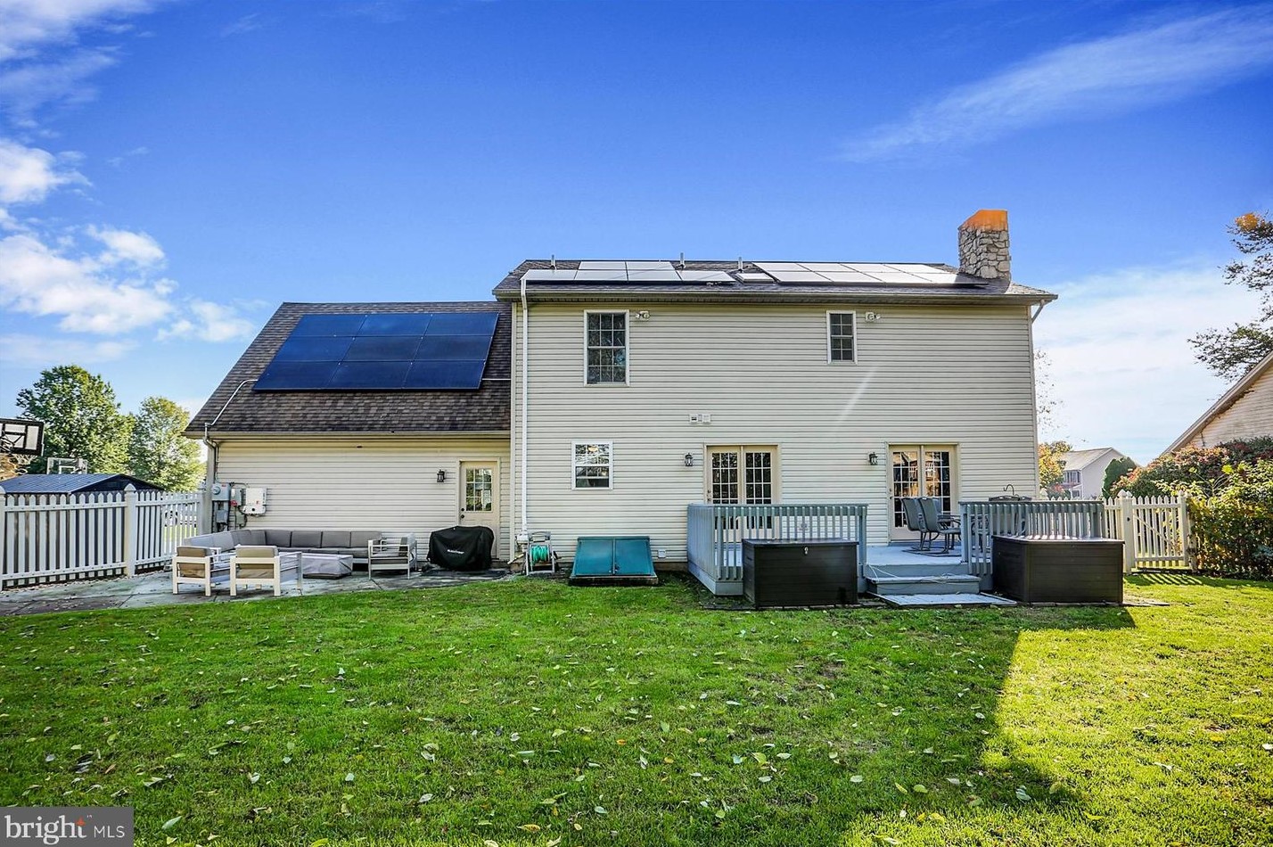 18 Arlington Dr, Carlisle PA 17015-3192 exterior