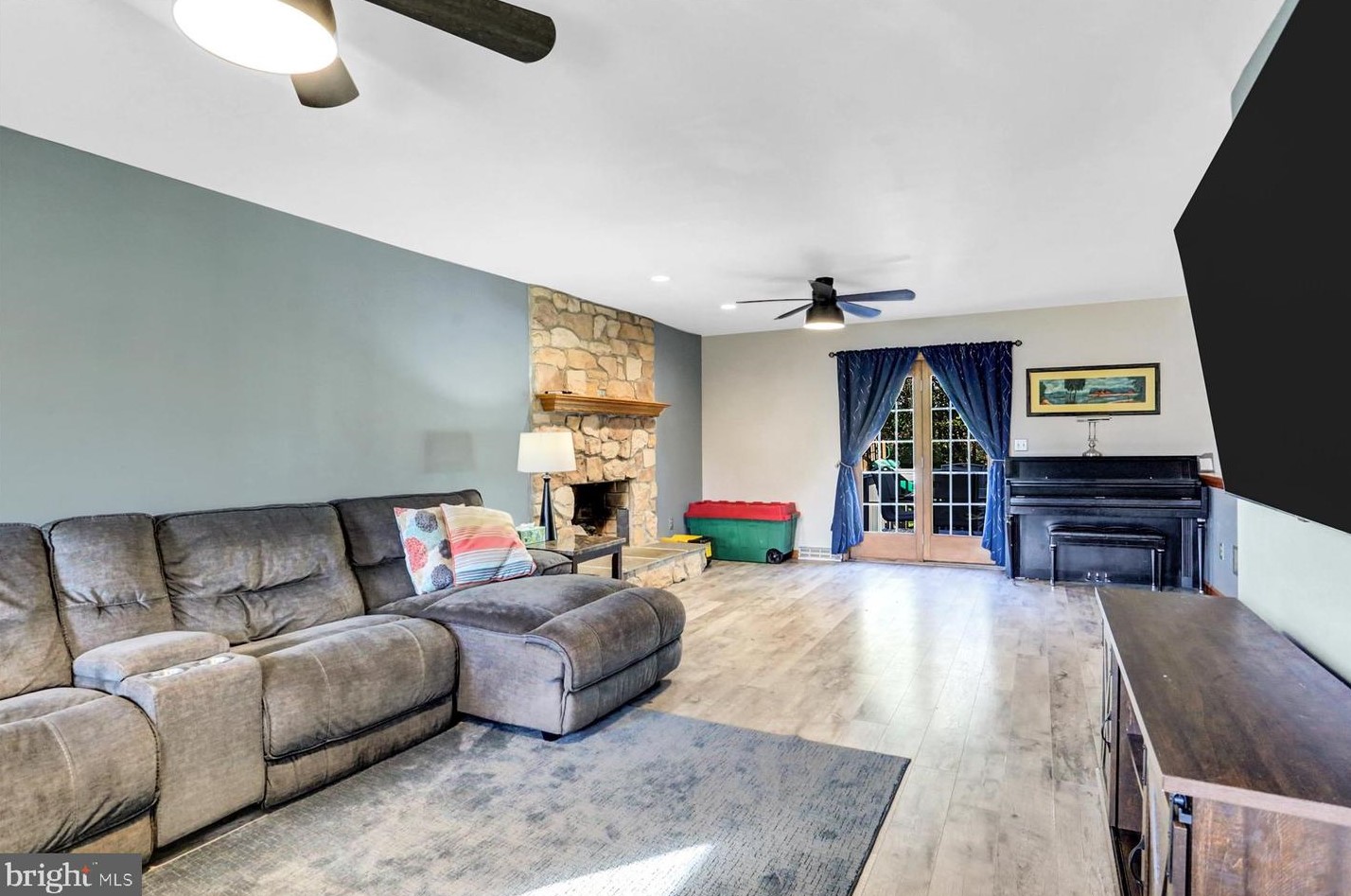 18 Arlington Dr, Carlisle PA 17015-3192 exterior