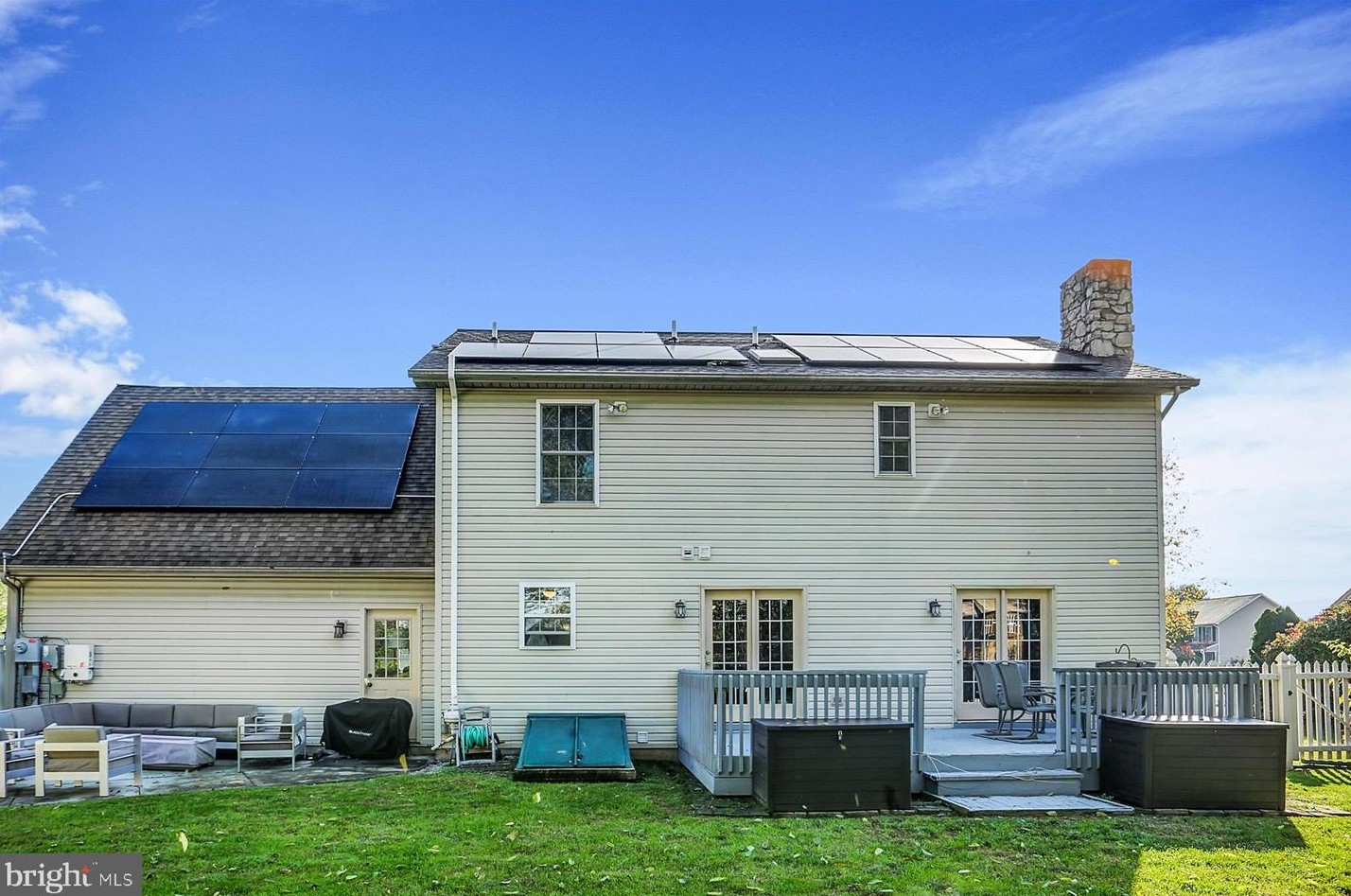 18 Arlington Dr, Carlisle PA 17015-3192 exterior