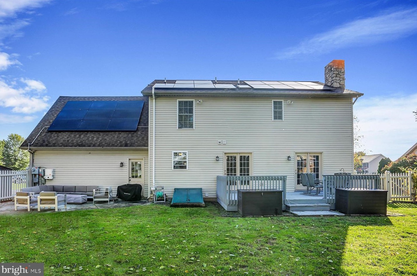 18 Arlington Dr, Carlisle PA 17015-3192 exterior