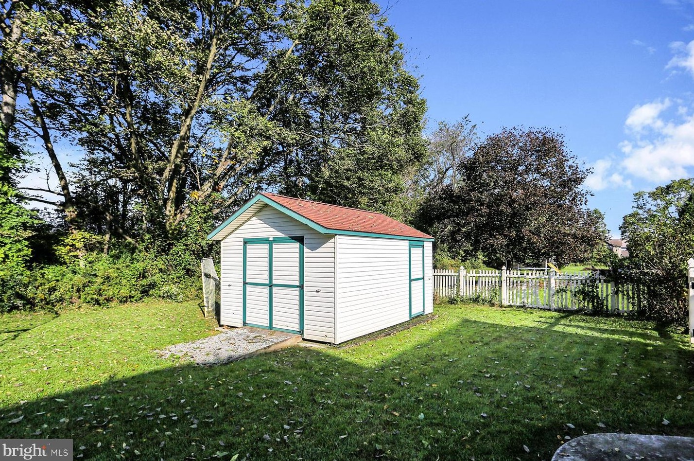 18 Arlington Dr, Carlisle PA 17015-3192 exterior