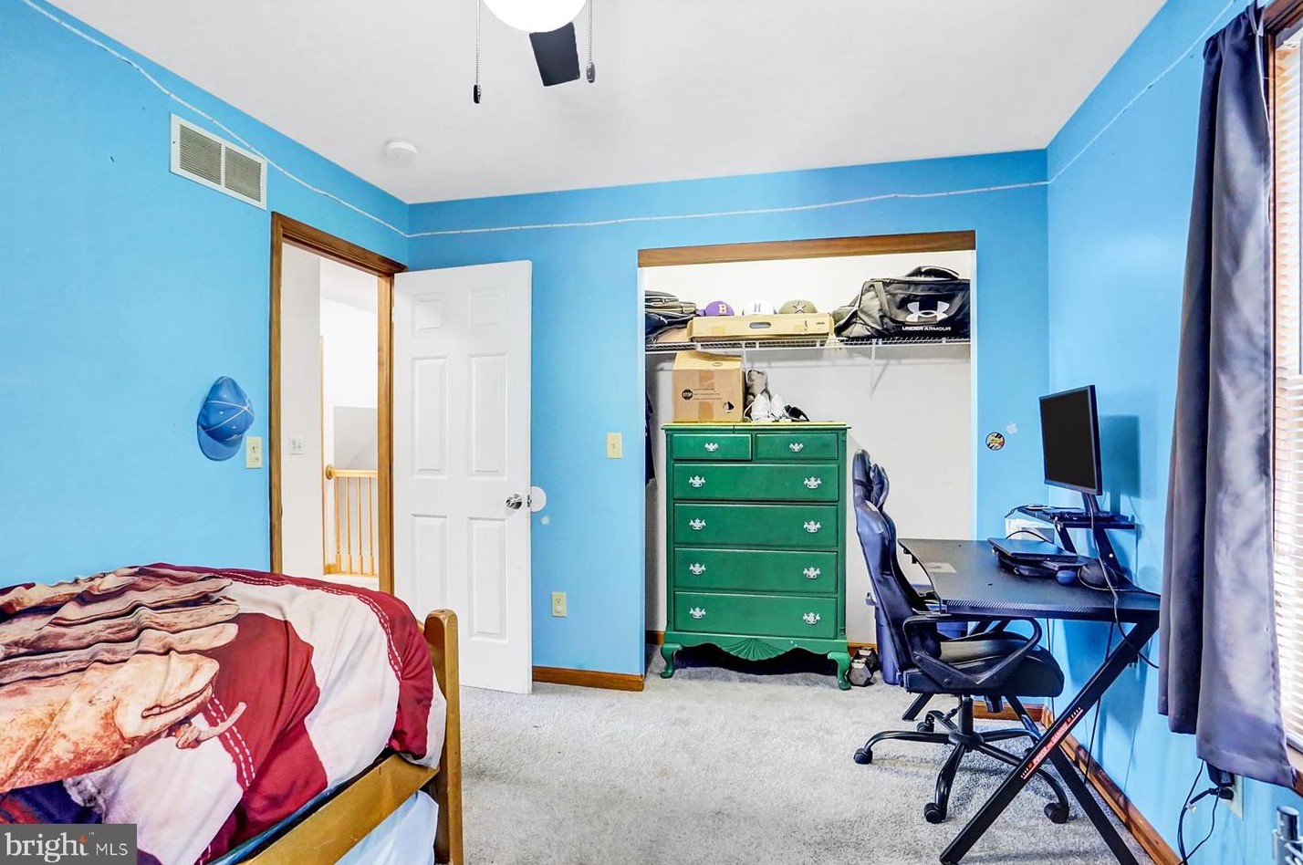 18 Arlington Dr, Carlisle PA 17015-3192 exterior