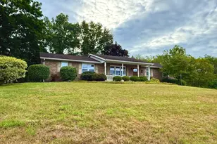 240 Harvest Dr, Carlisle, PA 17013 - Photo 3