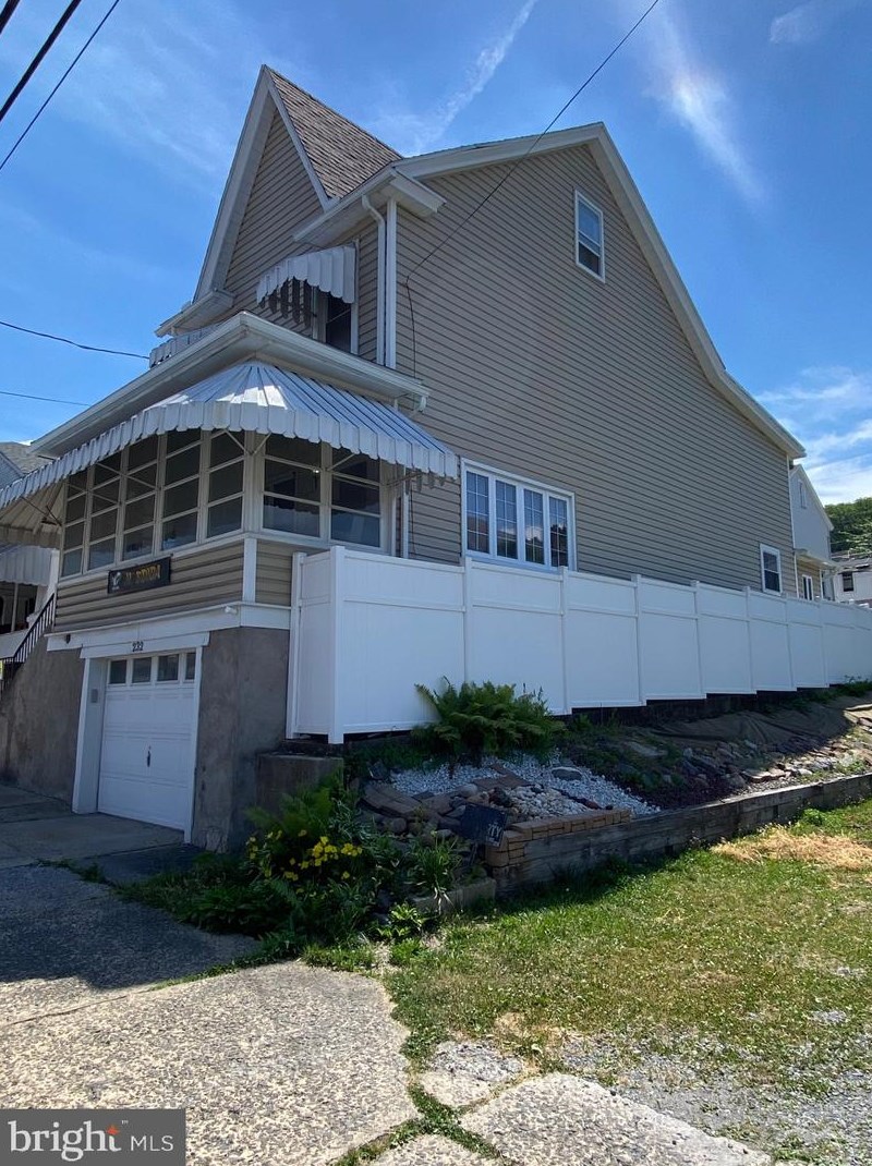 232 Bertsch St, Lansford PA  18232-2105 exterior