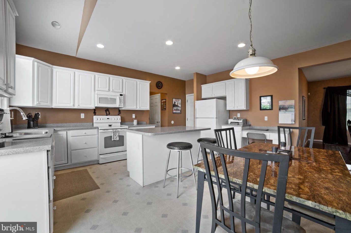 127 Watch Hill Rd, Coatesville PA  19320-3955 exterior