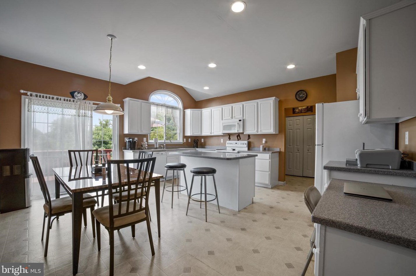 127 Watch Hill Rd, Coatesville PA  19320-3955 exterior