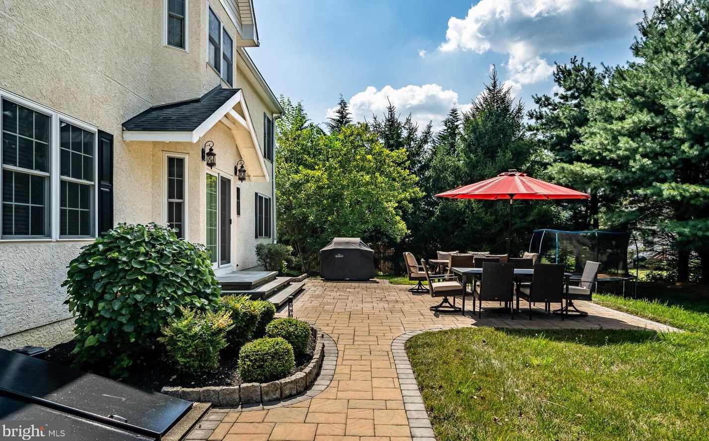 4 Avondale Cir, Exton PA 19341-2374 exterior