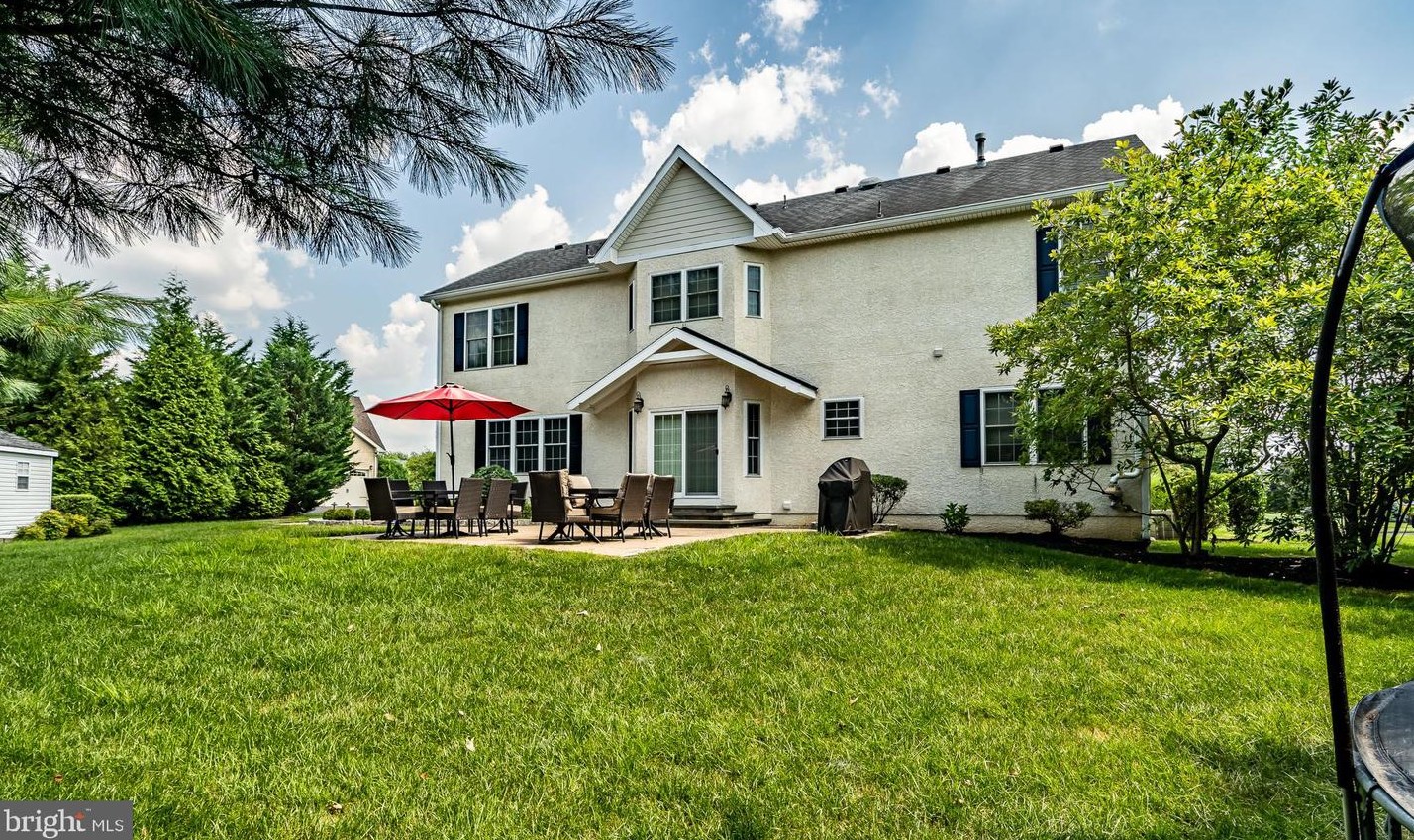 4 Avondale Cir, Exton PA 19341-2374 exterior