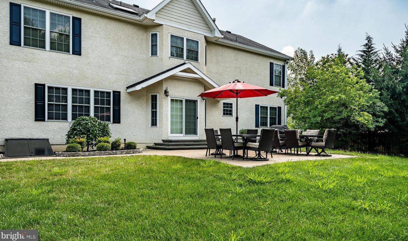 4 Avondale Cir, Exton PA 19341-2374 exterior