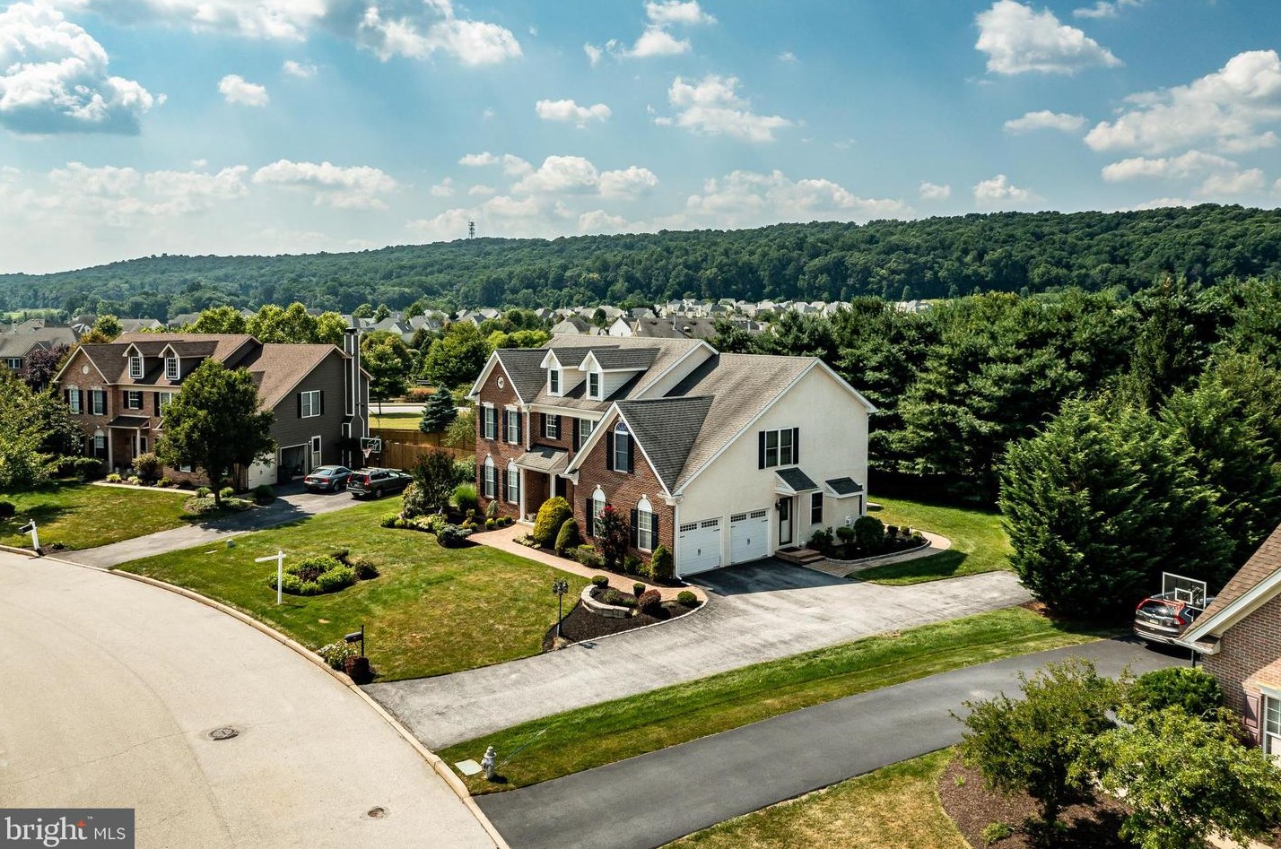 4 Avondale Cir, Exton PA 19341-2374 exterior