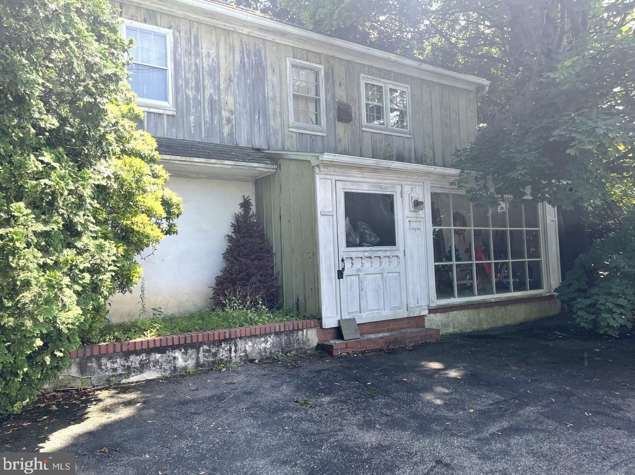 733 Price St, West Chester PA  19382-2185 exterior