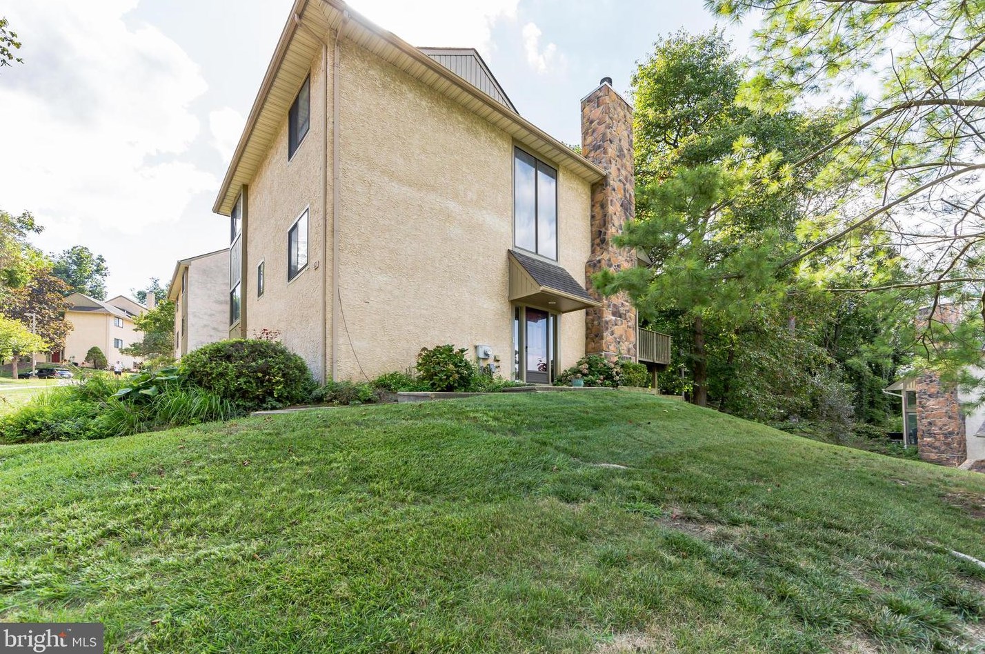 390 Lynetree Dr, West Chester PA 19380-1707 exterior