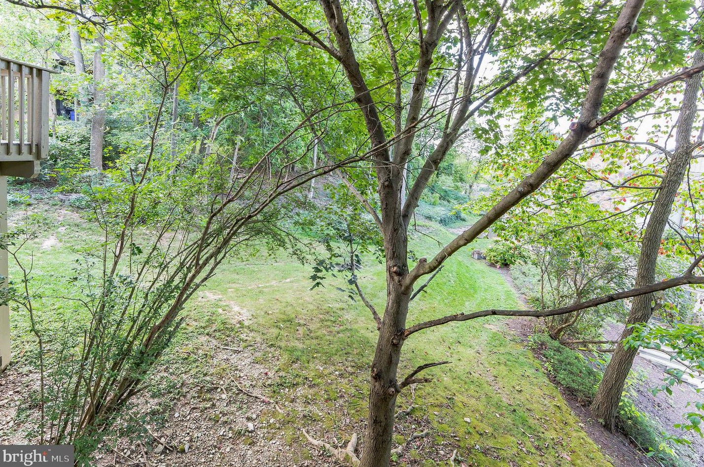 390 Lynetree Dr, West Chester PA 19380-1707 exterior