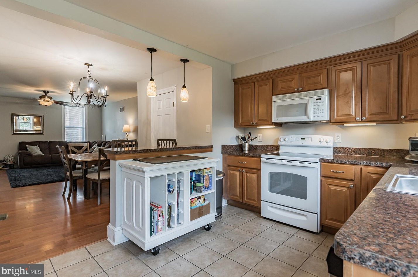 429 Broad St, Oxford PA 19363-1642 exterior