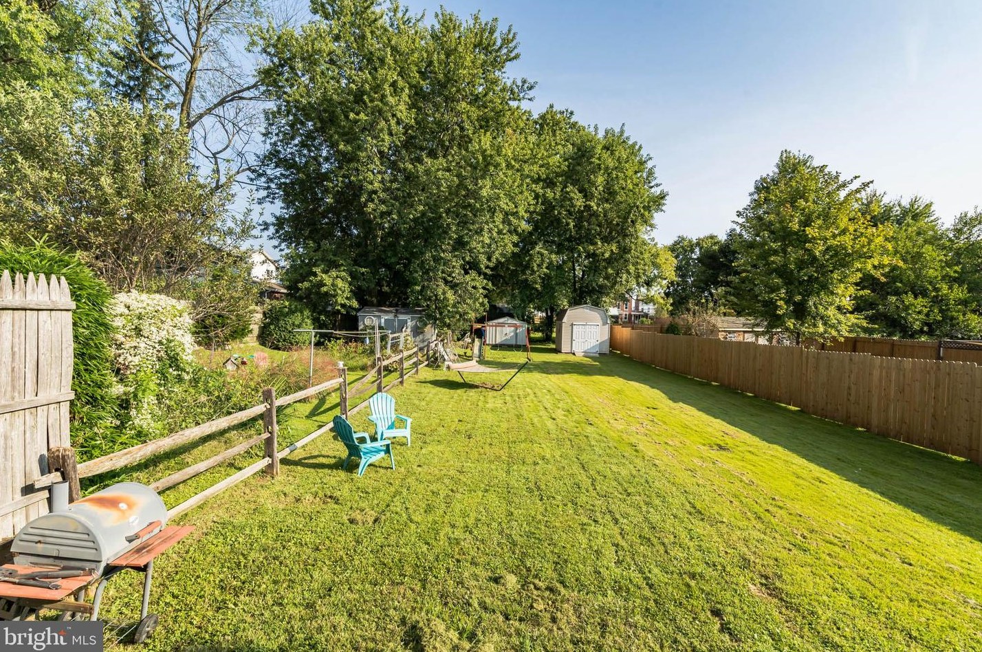 429 Broad St, Oxford PA 19363-1642 exterior