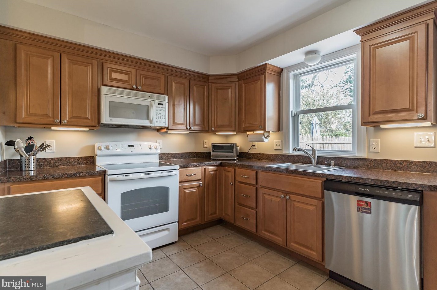 429 Broad St, Oxford PA 19363-1642 exterior