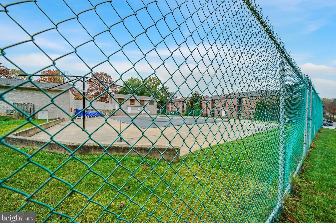 1807 Valley Dr, West Chester PA  19382-6491 exterior