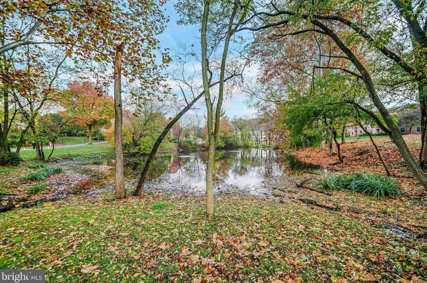 1807 Valley Dr, West Chester PA  19382-6491 exterior