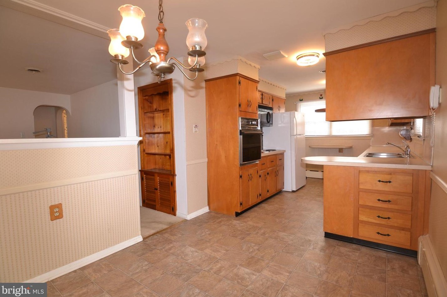 1102 Kings Hwy, Romansville PA  19320-1930 exterior