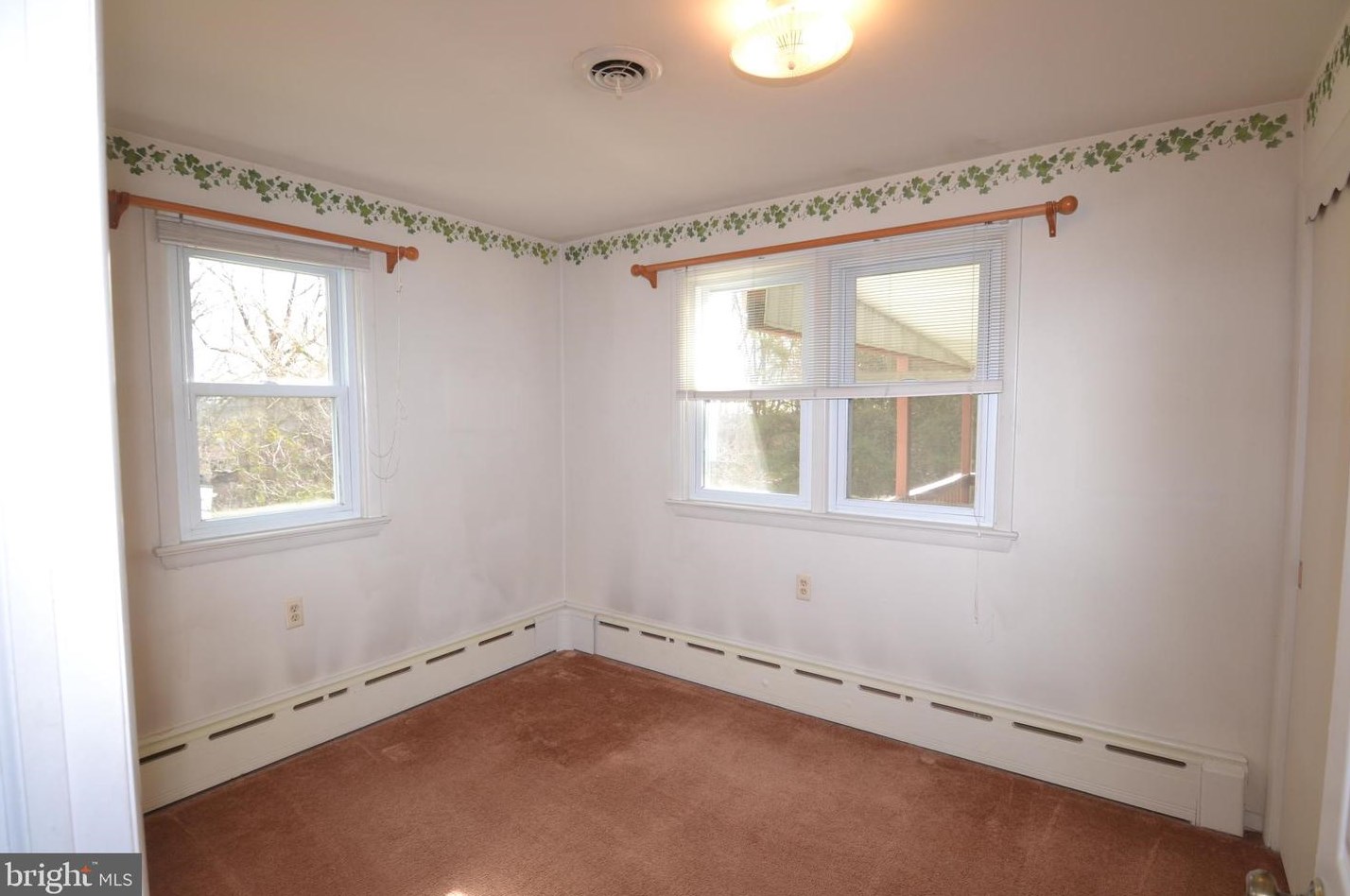 1102 Kings Hwy, Romansville PA  19320-1930 exterior